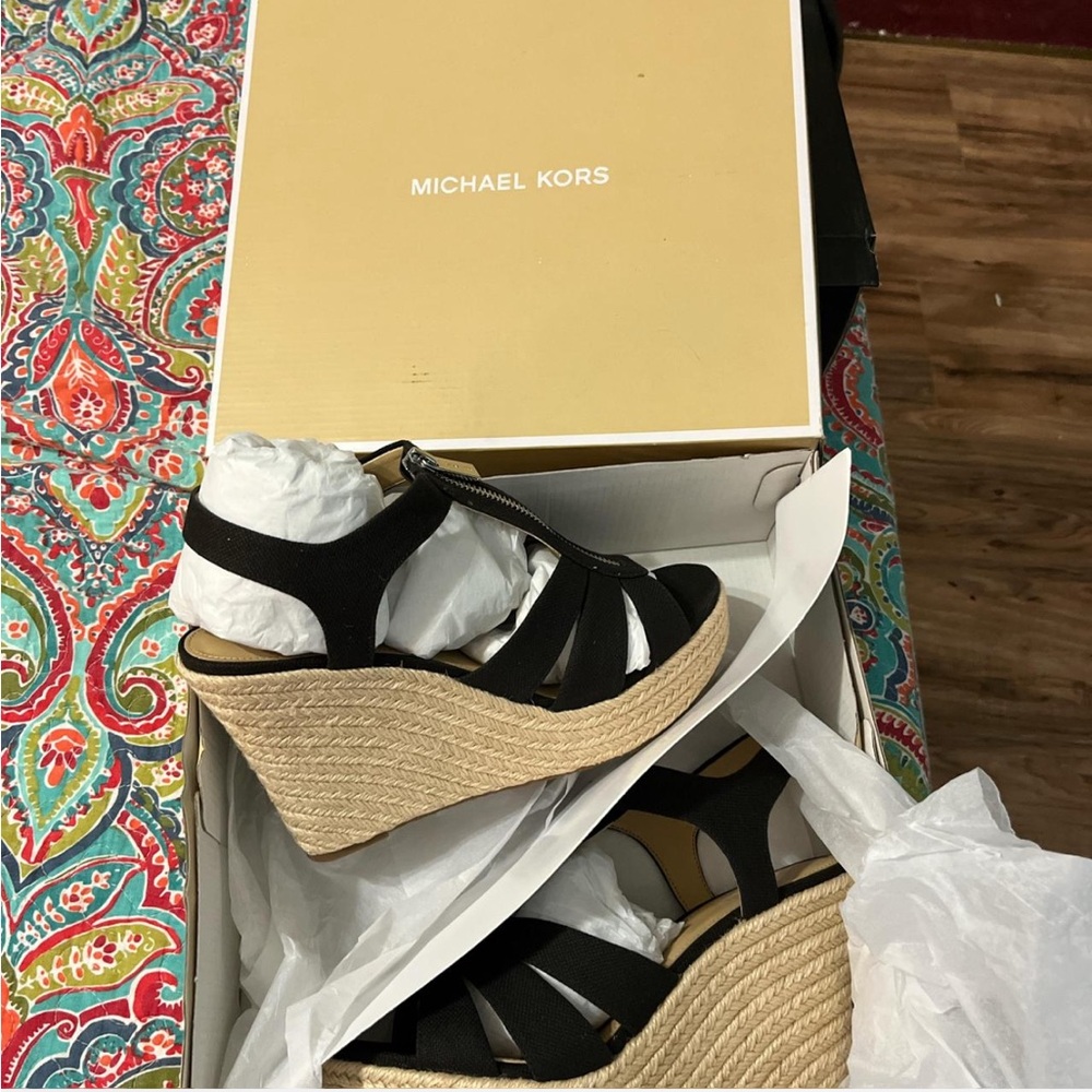 Michael Kors wedge heels 👠